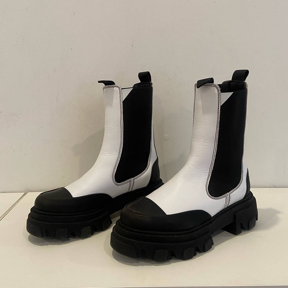 Ganni Leather Chelsea Boot, 36.